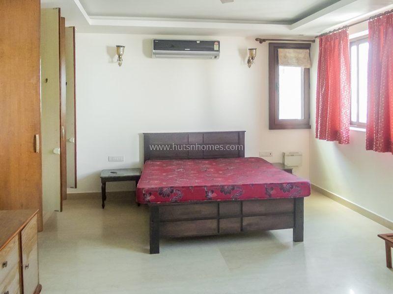 3 BHK Flat For Rent in Defence Colony