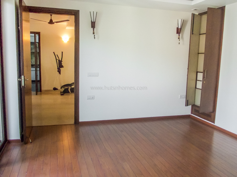 3 BHK Flat For Rent in Defence Colony
