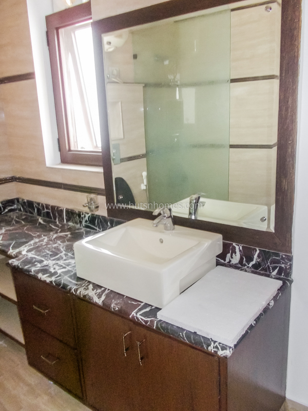3 BHK Flat For Rent in Defence Colony