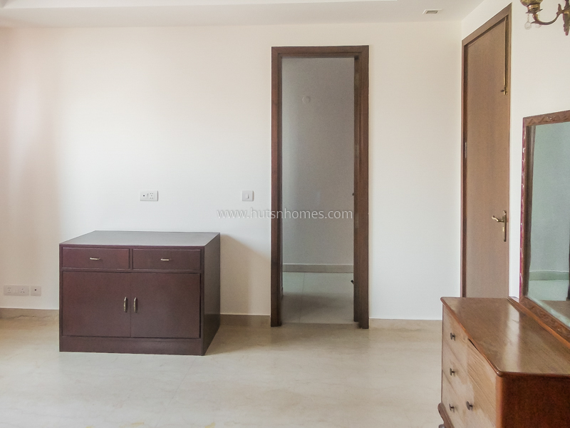 3 BHK Flat For Rent in Defence Colony