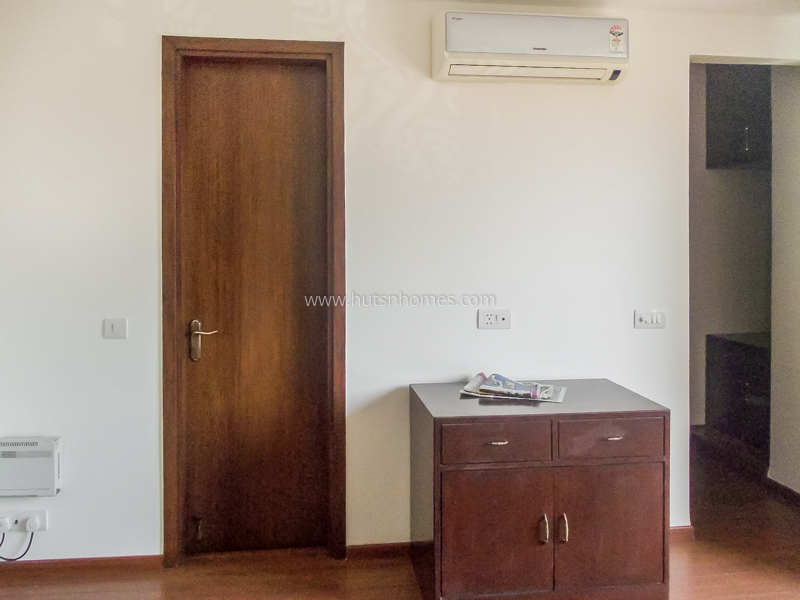 3 BHK Flat For Rent in Defence Colony