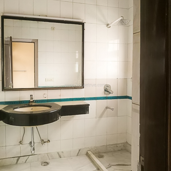 3 BHK Flat For Rent in Safdarjung Enclave