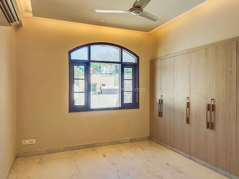 4 BHK Flat For Rent in Safdarjung Enclave