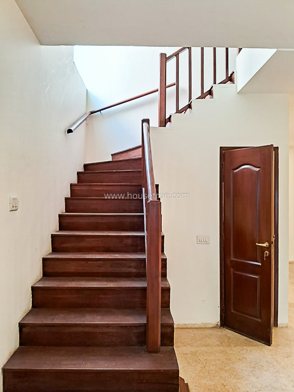 2 BHK Flat For Rent in Maharani Bagh