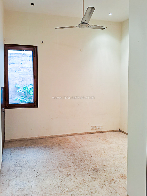 2 BHK Flat For Rent in Maharani Bagh