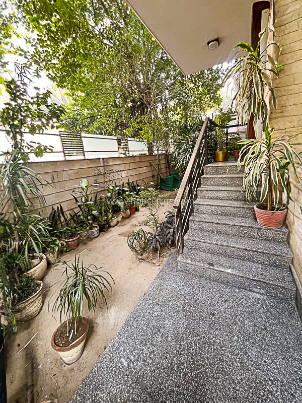 4 BHK Flat For Rent in Panchsheel Park