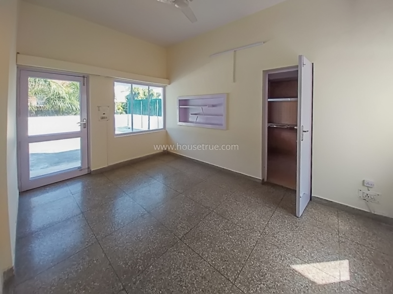1 BHK Flat For Rent in Defence Colony