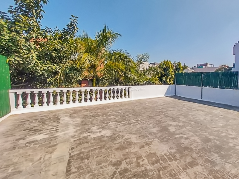 1 BHK Flat For Rent in Defence Colony