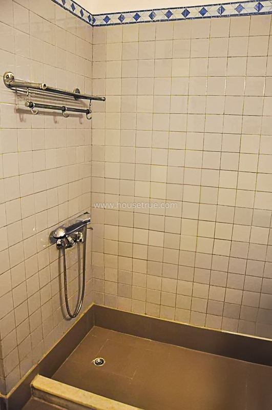 2 BHK Flat For Rent in Jangpura Extension