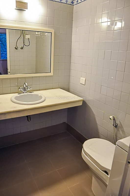 2 BHK Flat For Rent in Jangpura Extension