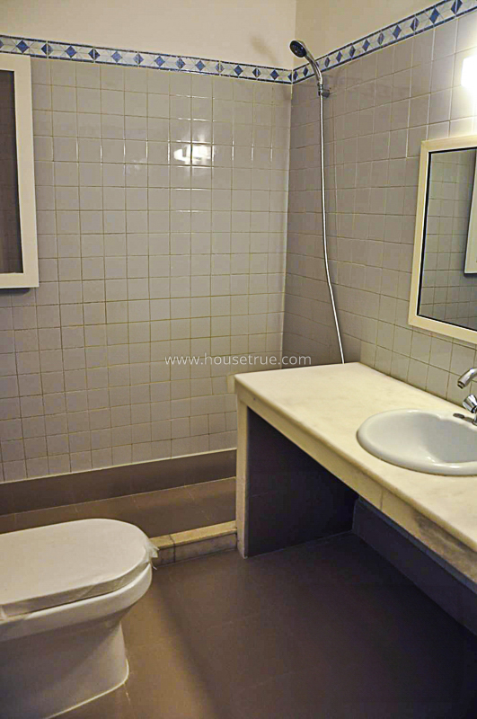 2 BHK Flat For Rent in Jangpura Extension