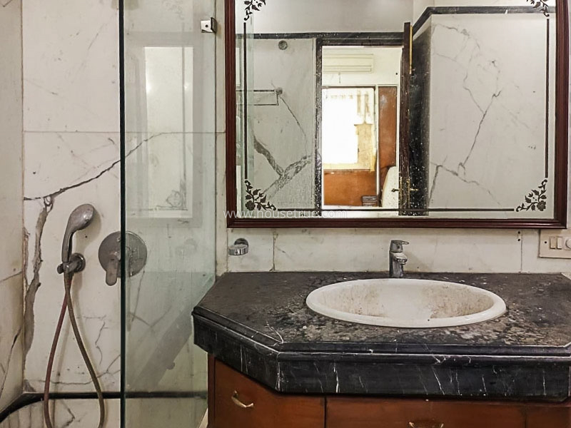 4 BHK Flat For Rent in Vasant Vihar