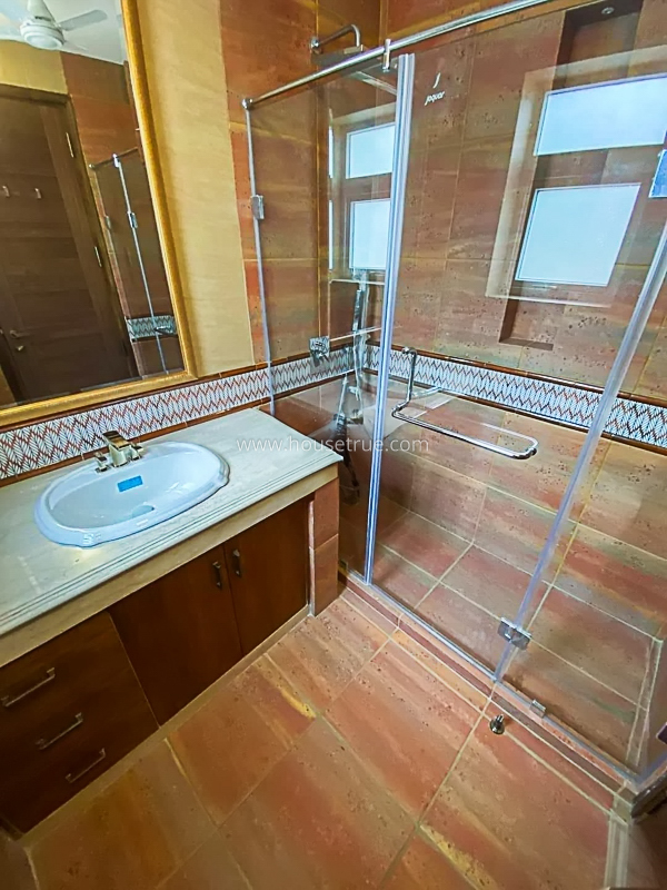 3 BHK Builder Floor For Rent in Defence Colony