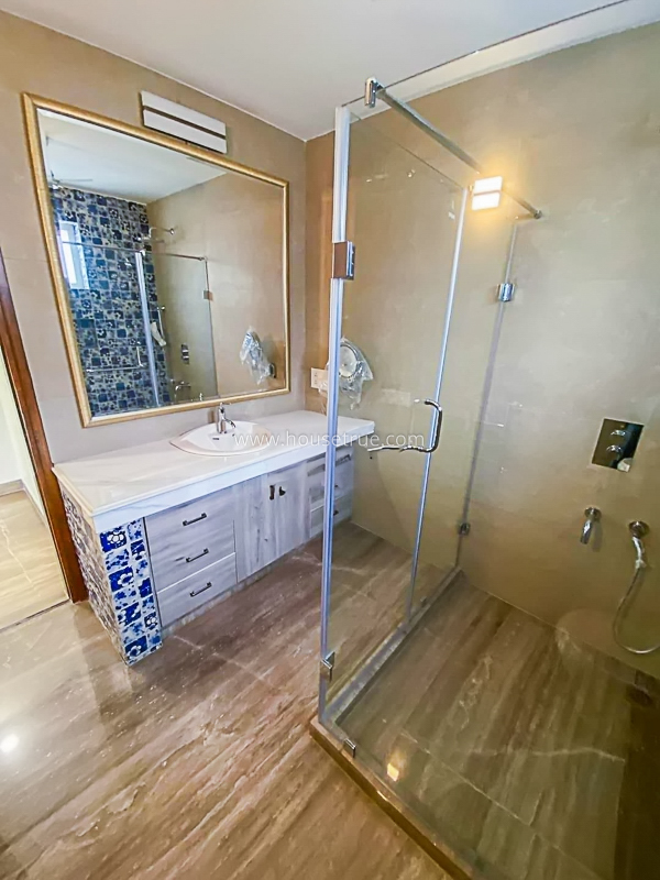 3 BHK Builder Floor For Rent in Defence Colony