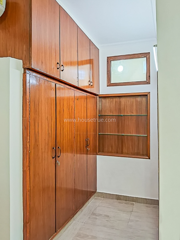 2 BHK Flat For Rent in Defence Colony