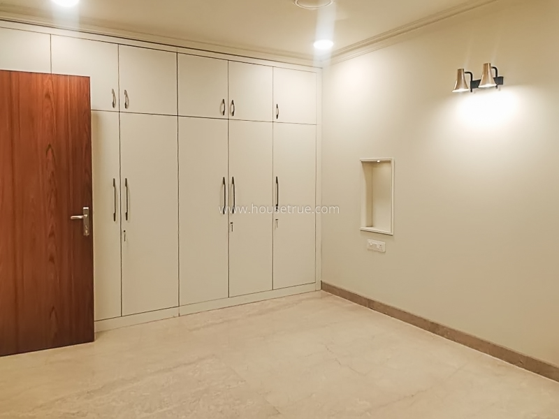 3 BHK Builder Floor For Rent in Sarvapriya Vihar