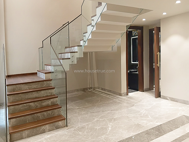 5 BHK Triplex Property For Rent in Jor Bagh