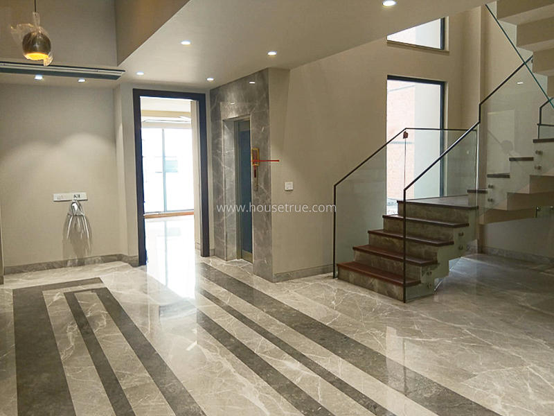 5 BHK Triplex Property For Rent in Jor Bagh