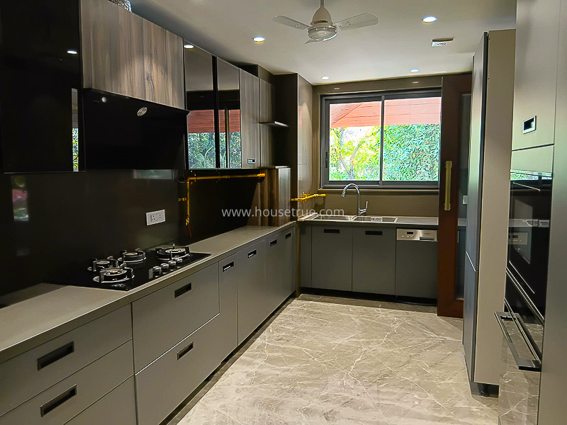 5 BHK Triplex Property For Rent in Jor Bagh