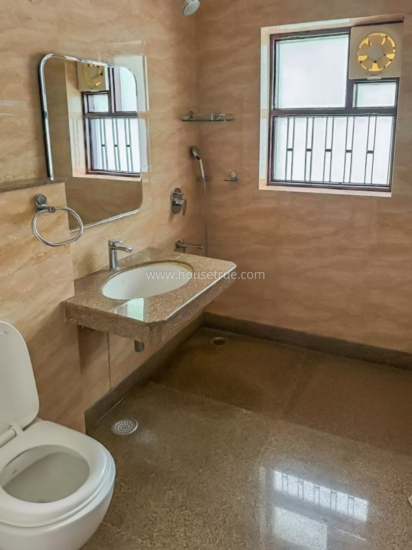 4 BHK Flat For Rent in South Extension 2