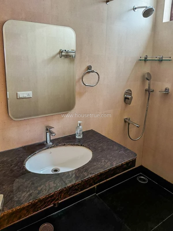 4 BHK Flat For Rent in South Extension 2