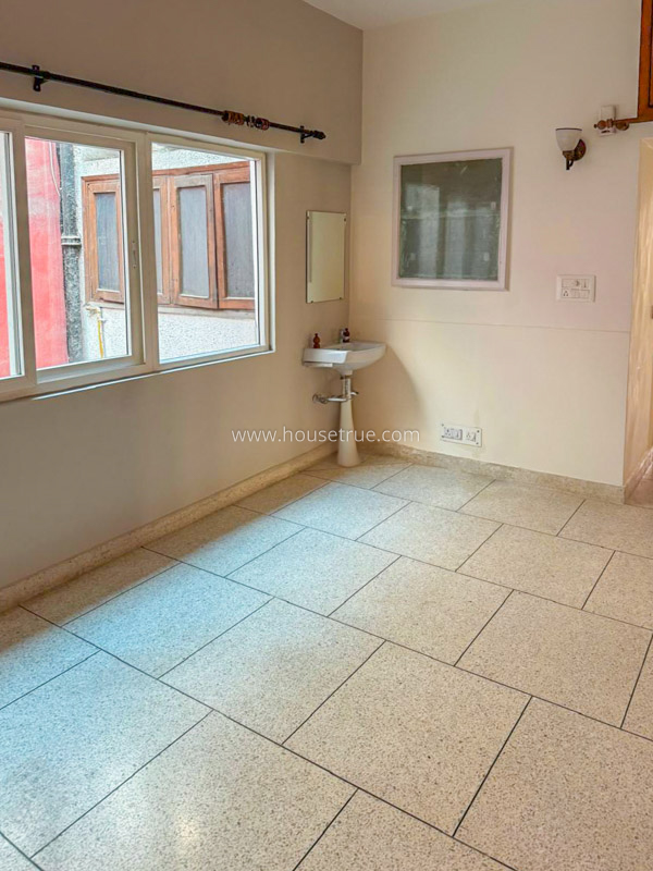 4 BHK Flat For Rent in South Extension 2