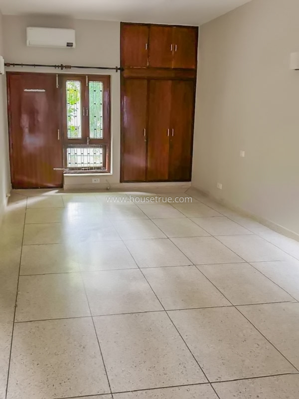 4 BHK Flat For Rent in South Extension 2