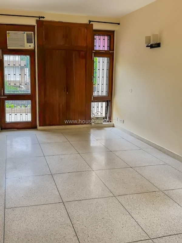 4 BHK Flat For Rent in South Extension 2