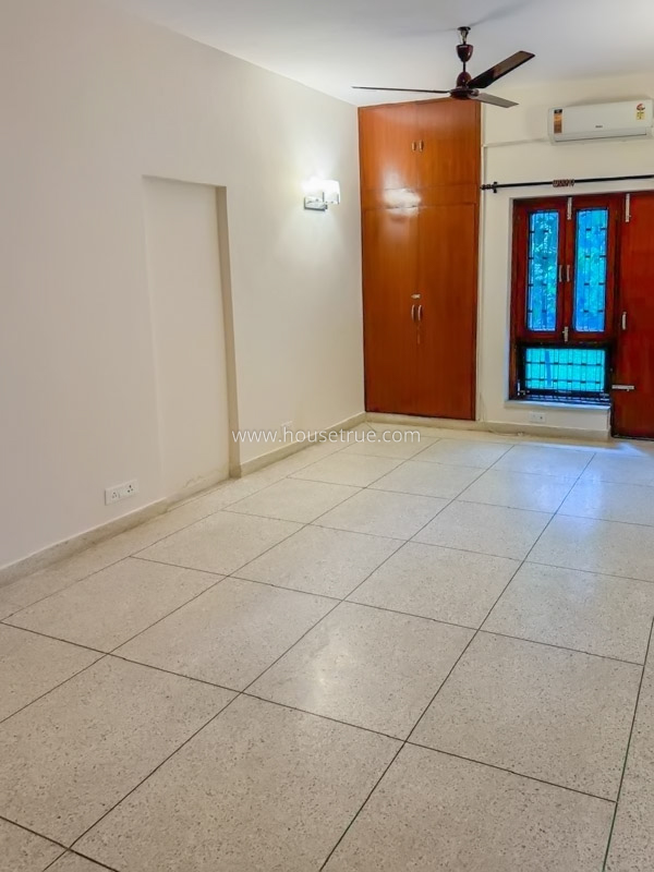 4 BHK Flat For Rent in South Extension 2