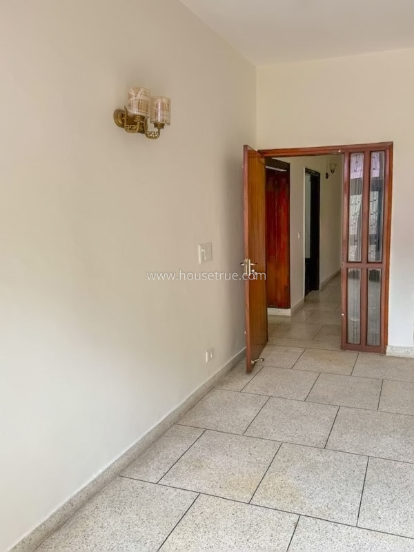 4 BHK Flat For Rent in South Extension 2