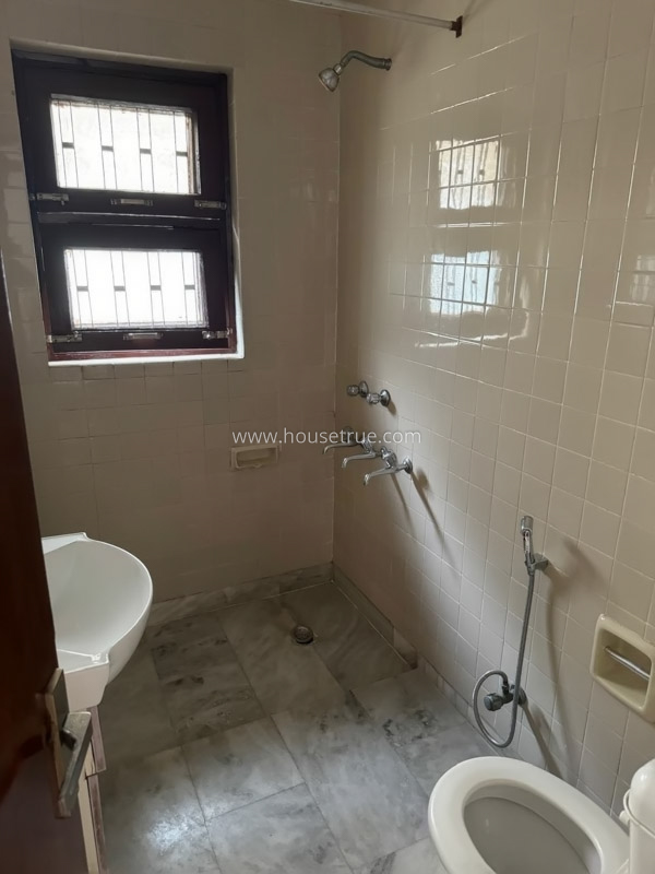 4 BHK Flat For Rent in South Extension 2