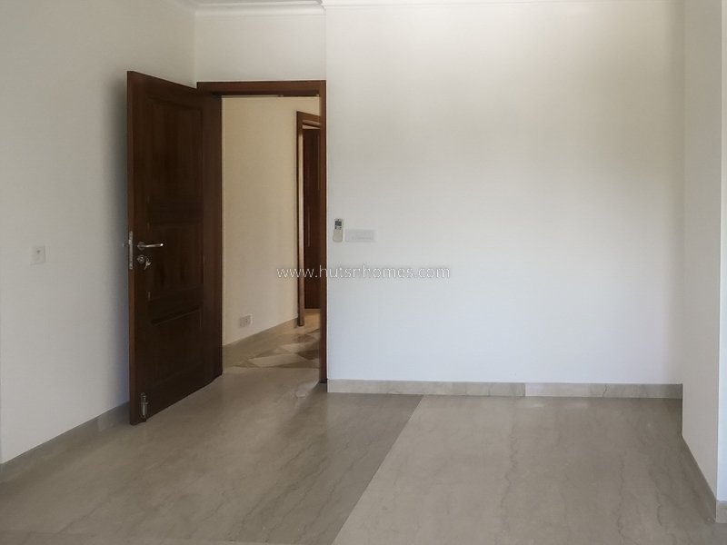 4 BHK Flat For Sale in Chanakyapuri