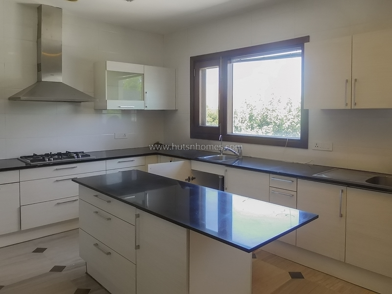 4 BHK Flat For Sale in Chanakyapuri