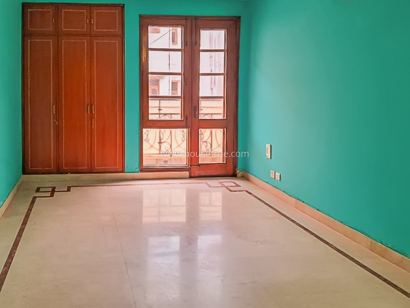 4 BHK Flat For Rent in Chanakyapuri