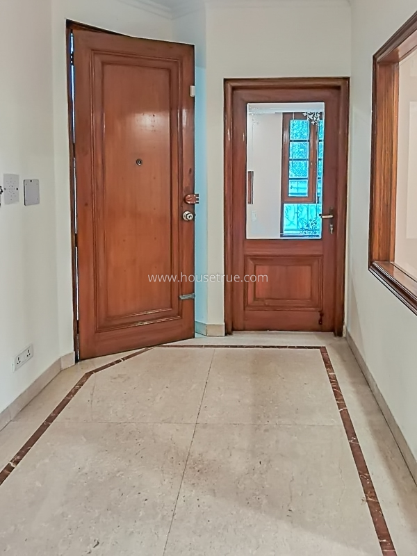 4 BHK Flat For Rent in Chanakyapuri