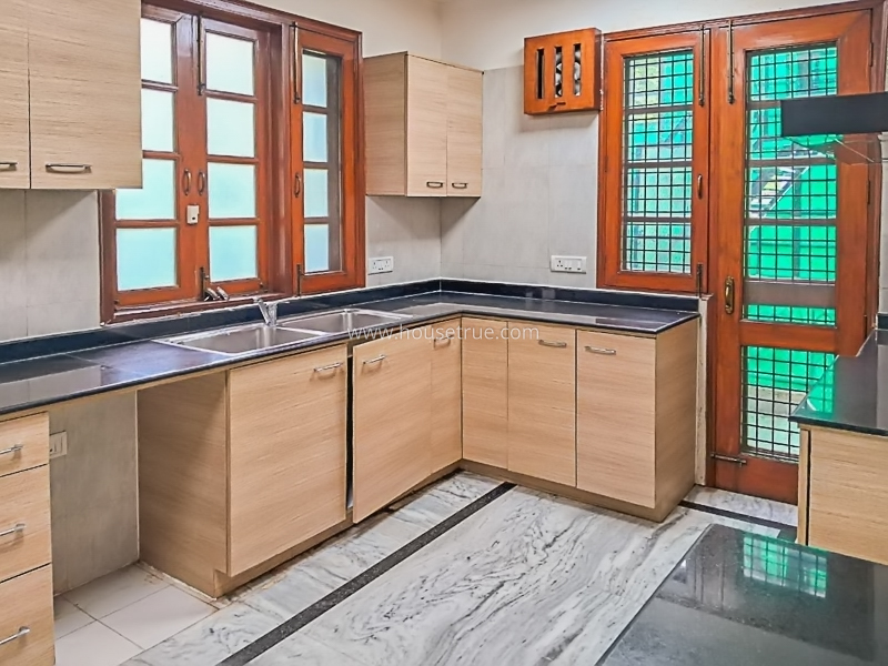 4 BHK Flat For Rent in Chanakyapuri