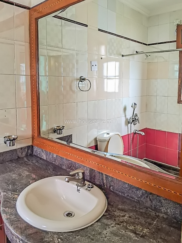 4 BHK Flat For Rent in Chanakyapuri