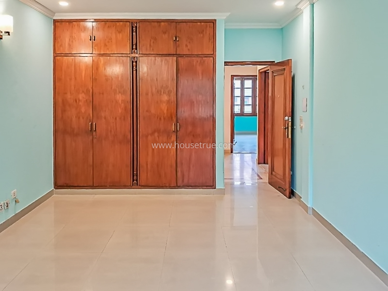 4 BHK Flat For Rent in Chanakyapuri