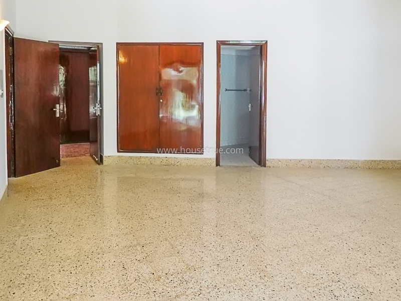 8 BHK House For Sale in Golf Links