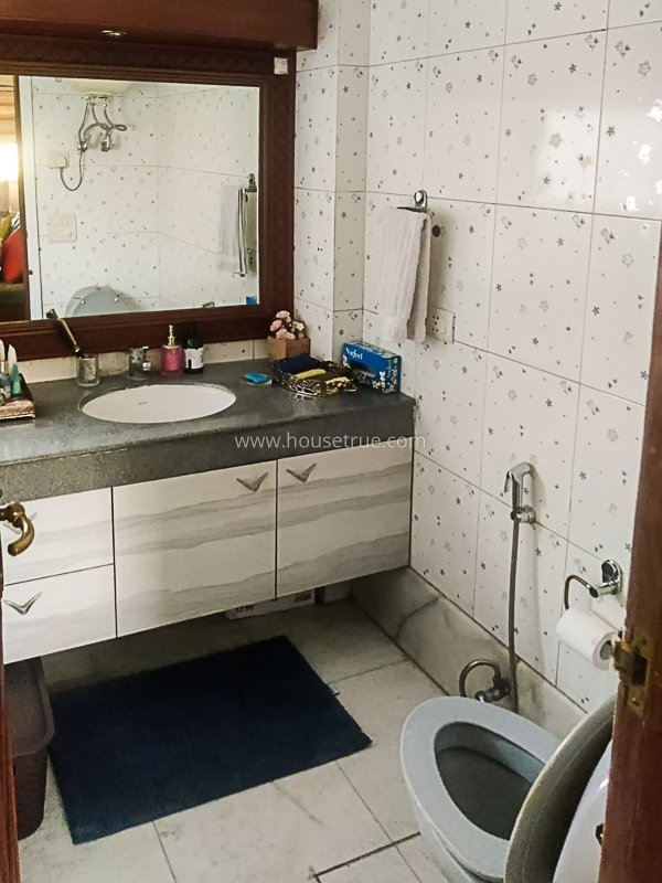 4 BHK Flat For Sale in Safdarjung Enclave