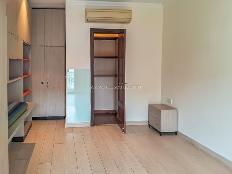 3 BHK Flat For Sale in Defence Colony