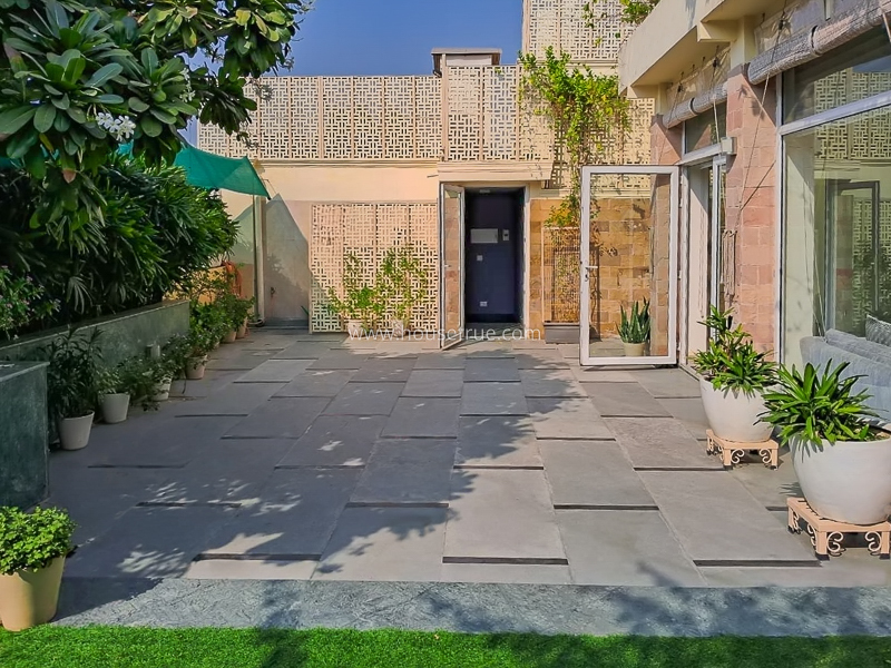 3 BHK Flat For Sale in Defence Colony