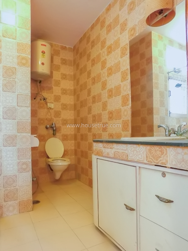 2 BHK Flat For Rent in Defence Colony