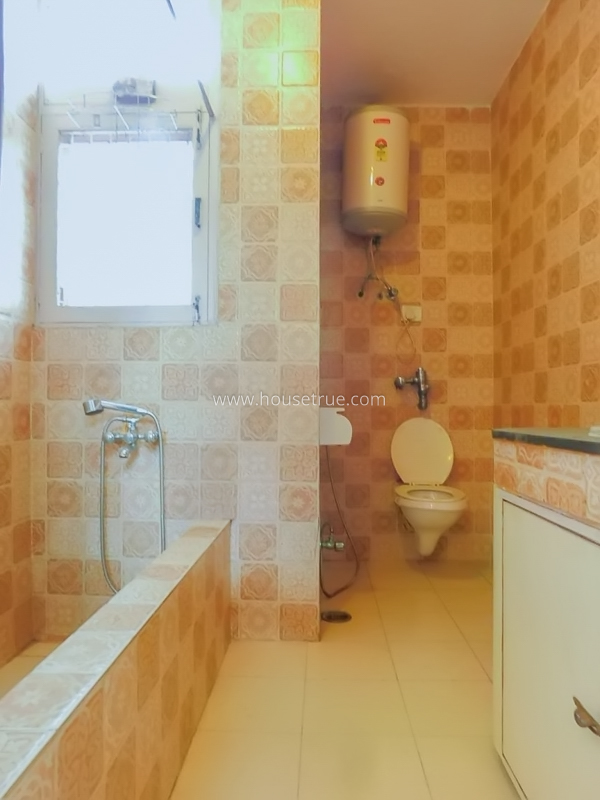 2 BHK Flat For Rent in Defence Colony