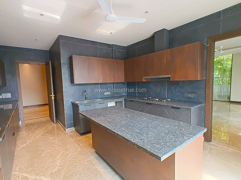 5 BHK Builder Floor For Rent in West End Colony