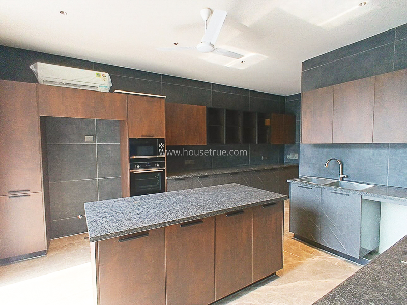 5 BHK Builder Floor For Rent in West End Colony