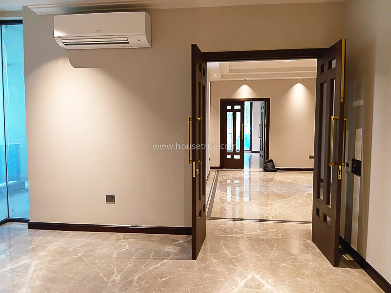 5 BHK Builder Floor For Rent in West End Colony
