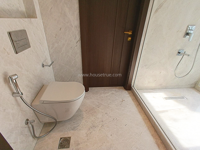 5 BHK Builder Floor For Rent in West End Colony