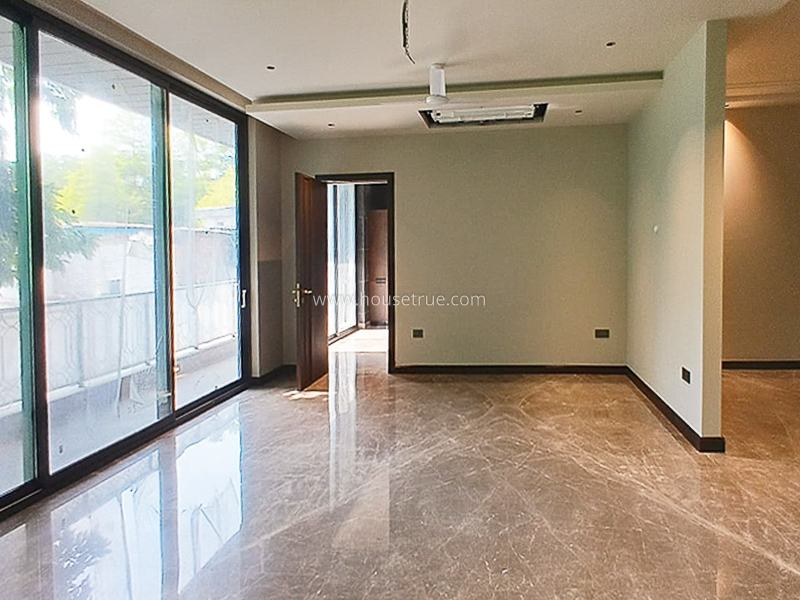 5 BHK Builder Floor For Rent in West End Colony