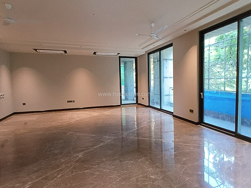 5 BHK Builder Floor For Rent in West End Colony